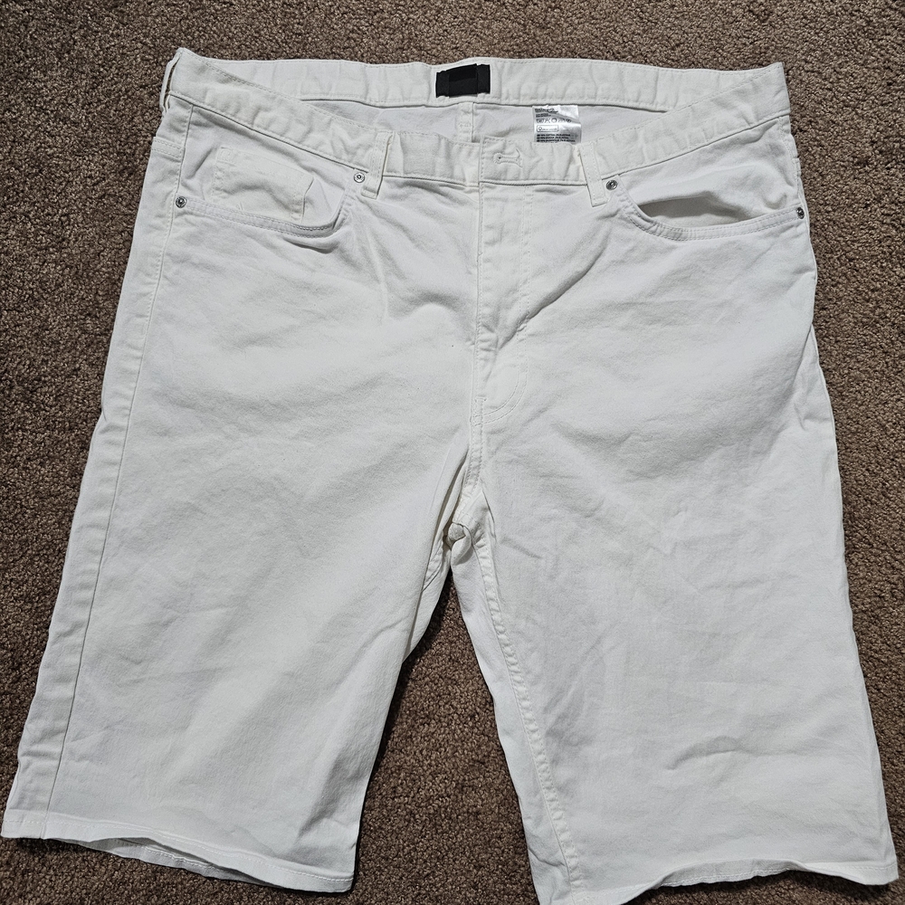 H&M White Jean Shorts Stretchy Denim Knee-Length